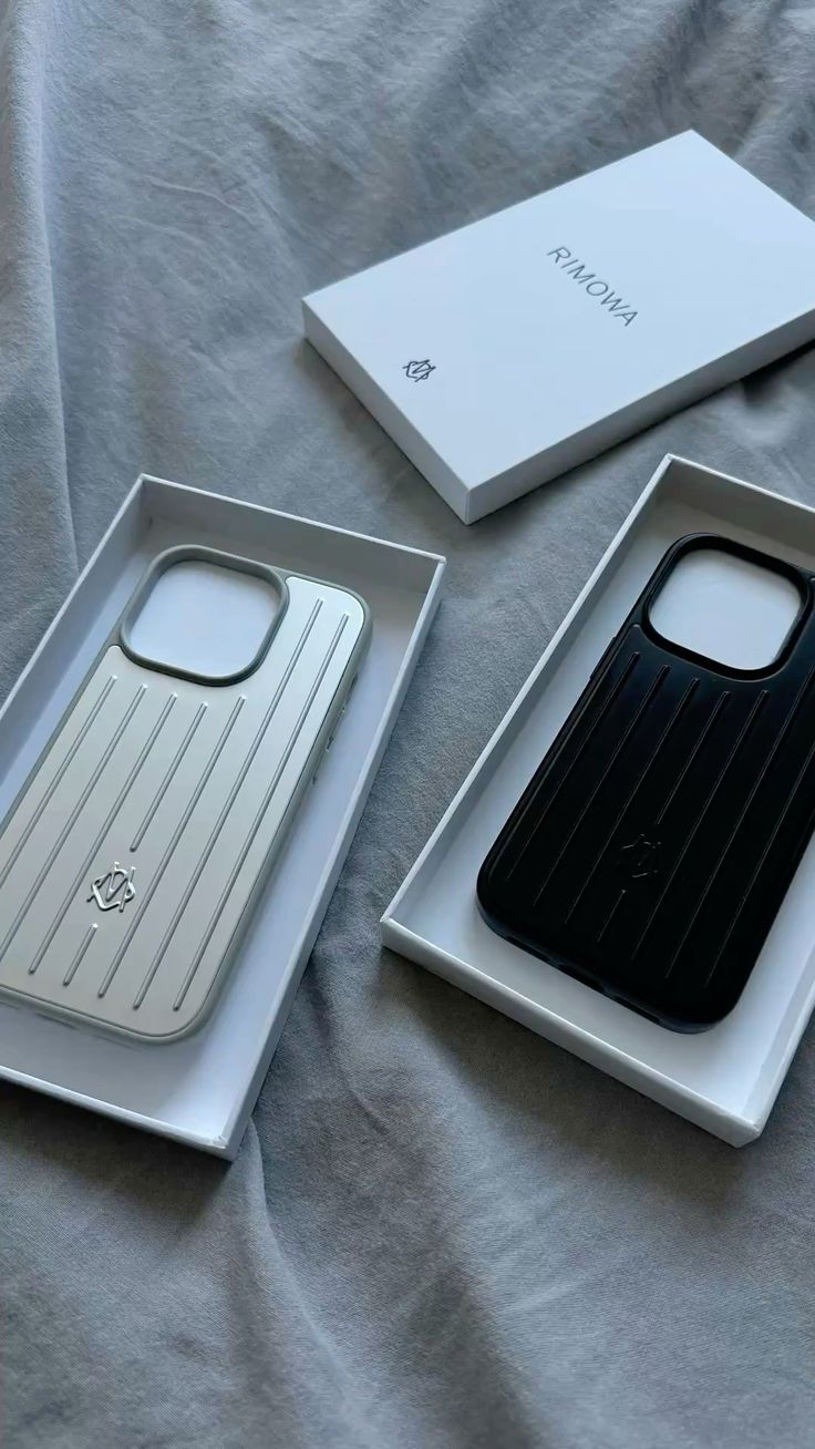 Suitcase-Inspired Ribbed Phone Case